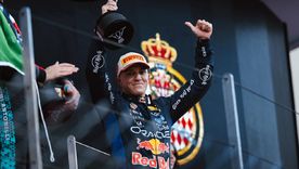 Red Bull sigue conservando el trofeo del podio que perdió Hadjar. Red Bull sigue conservando el trofeo del podio que perdió Hadjar.