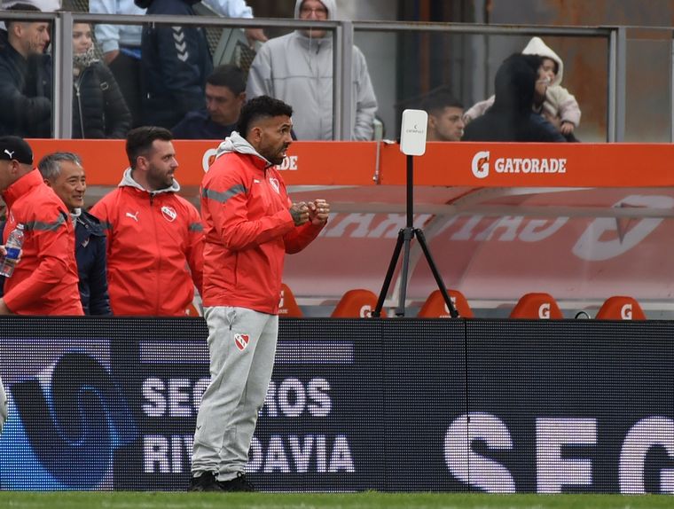 Tevez, a puño cerrado: Independiente sufrió de más y ganó ante Gimnasia