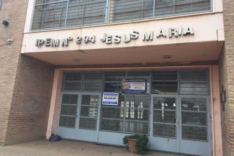 Una alumna de 15 años del IPEM 294 de Jesús María, falleció en la madrugada de este viernes tras un grave accidente ocurrido dentro de la escuela la tarde anterior, cuando un arco de fútbol se le cayó encima. Una alumna de 15 años del IPEM 294 de Jesús María, falleció en la madrugada de este viernes tras un grave accidente ocurrido dentro de la escuela la tarde anterior, cuando un arco de fútbol se le cayó encima.