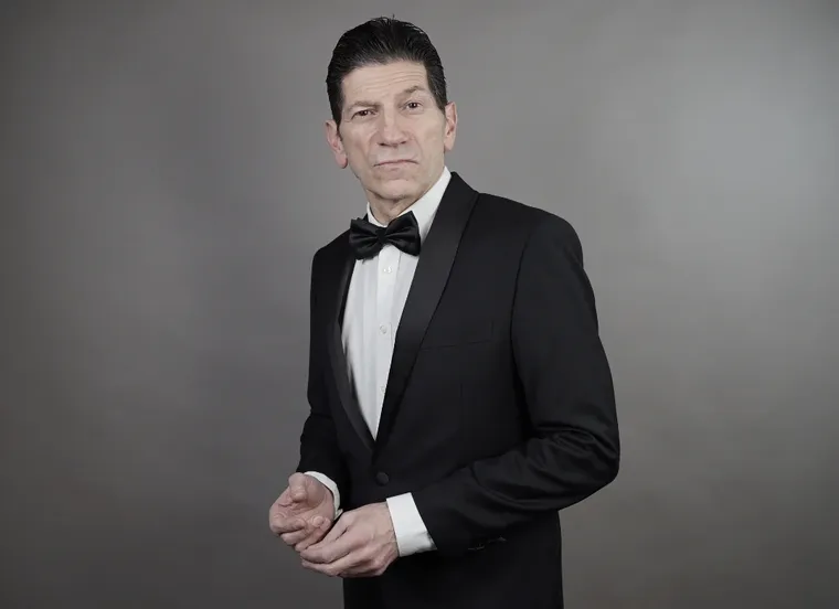 Julio Viera protagoniza Yo quería ser Sinatra, la obra que se puede ver en Tadrón Teatro. Julio Viera protagoniza Yo quería ser Sinatra, la obra que se puede ver en Tadrón Teatro.