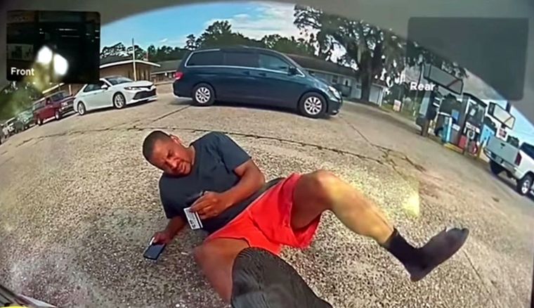 Momento en que cae Arthur Bates, el simulador. Foto: Captura de pantalla