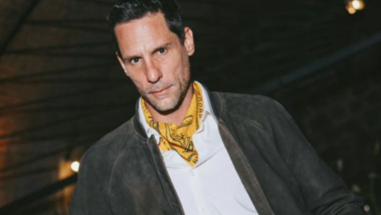 Los rumores indican que el cambio de color se debe a un personaje para una nueva serie. / Instagram @valenzuelagonzalooficial