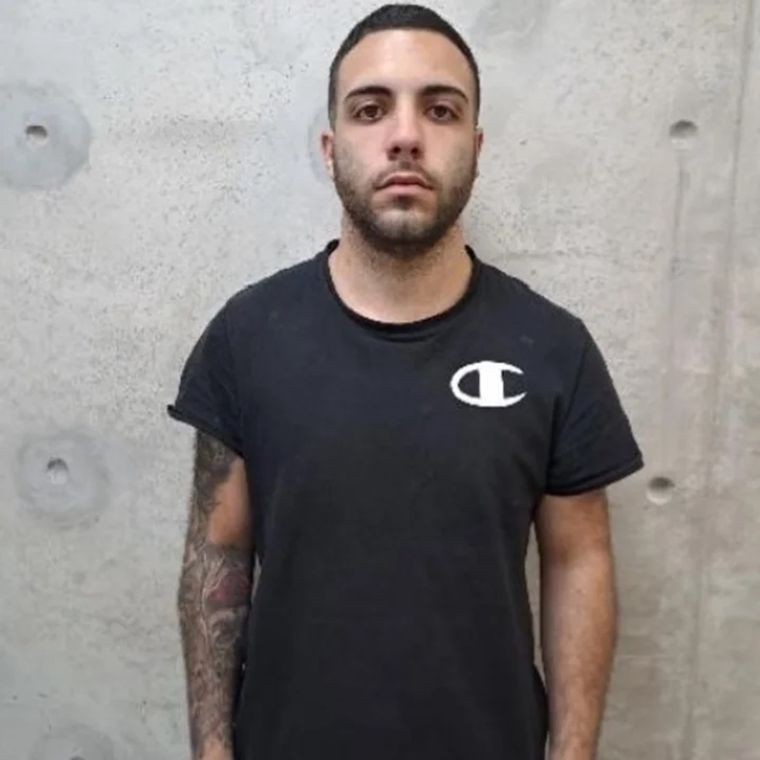 Las autoridades lo descubrieron debido a que salió a bailar por Navidad y subió contenido a sus redes sociales. Foto: NA