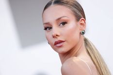 Foto: https://www.vanitatis.elconfidencial.com/estilo/moda/2021-09-06/ester-exposito-belleza-festival-venecia-hermanas-jenner-vestido-versace_3273194/