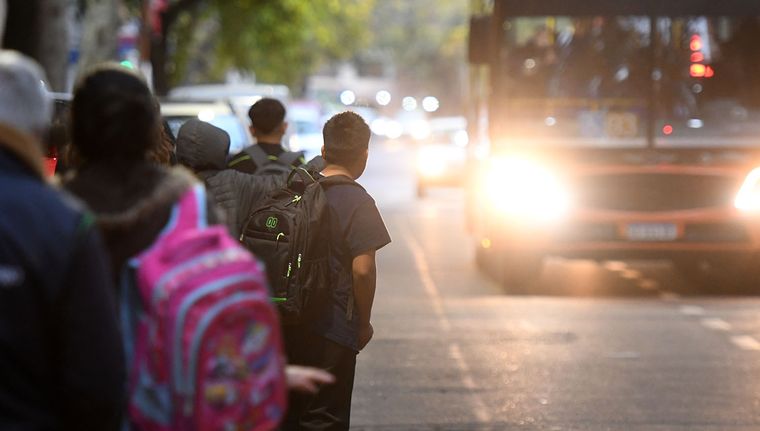 La dificultad que atraviesan las familias mendocinas con el transporte Foto: Santiago Tagua/MDZ