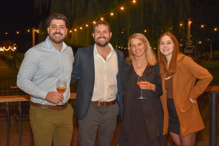 Iván Gattas, Álvaro Comadrán, Martina Calderón y Michelle Graffner. Iván Gattas, Álvaro Comadrán, Martina Calderón y Michelle Graffner.