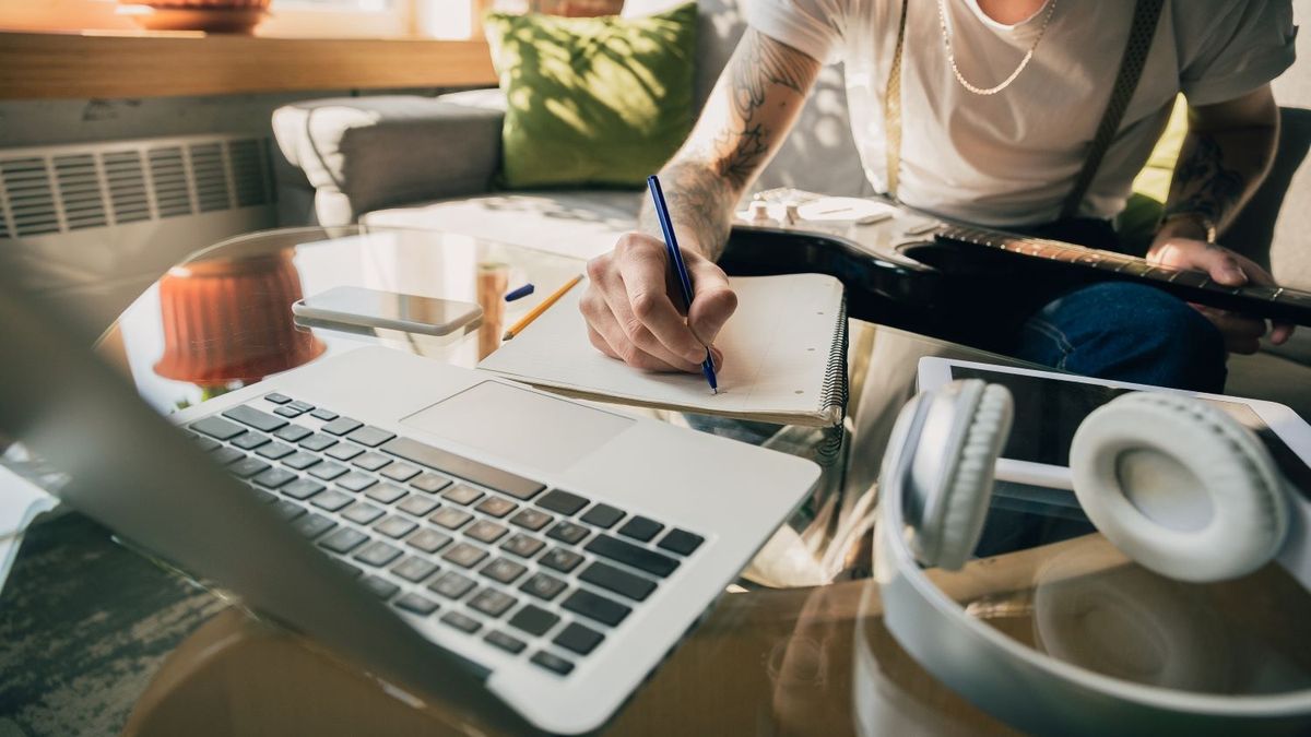<b>Inteligencia artificial</b>: los 3 cursos adicionales que se recomiendan para agregar a tu CV thumbnail