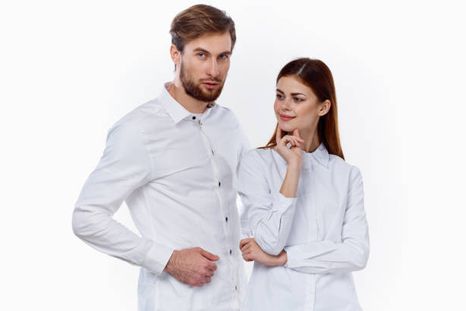 Por qué las camisas de hombre y mujer tienen los botones al revés Por qué las camisas de hombre y mujer tienen los botones al revés