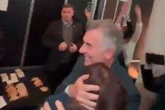 El momento del abrazo de Mauricio Macri con Patricia Bullrich El momento del abrazo de Mauricio Macri con Patricia Bullrich
