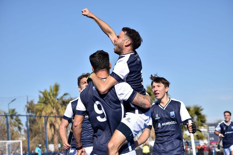 Franco y su dast lance Foto: Valentín Kark/Asoc. Mendocina