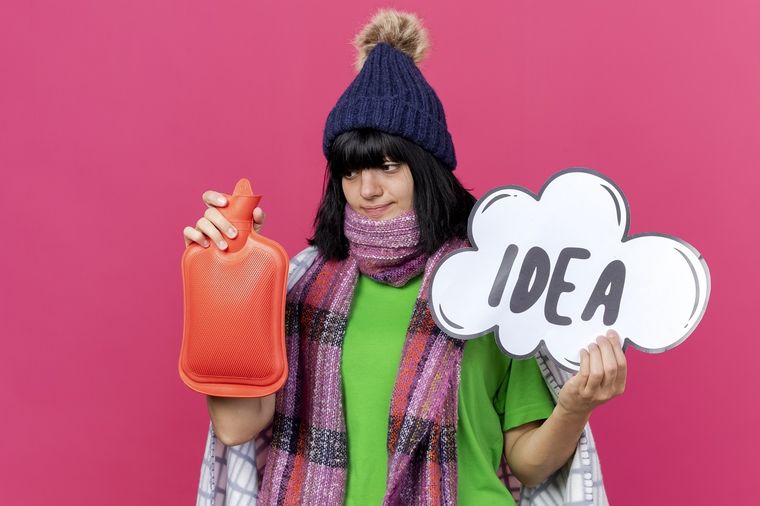 La bolsa de agua caliente fue inventada por un croata en 1903 Foto: Foto de Chica creado por stockking - www.freepik.es