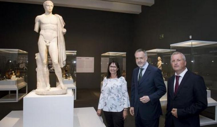 Peter Higgs Peter Higgs es el de la derecha, con corbata roja. Foto: Efe.