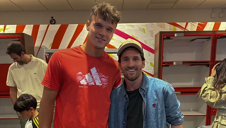 El tenista checo de 19 años sorprendió a todos con una revelación tras su encuentro con Messi. Foto: Jacub Mensik