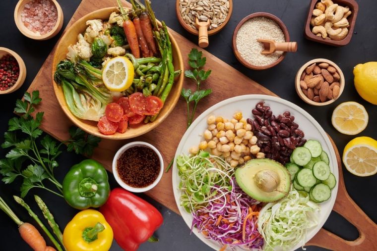 Desintoxica tu cuerpo al instante con estas hierbas y alimentos. Foto: Shutterstock
