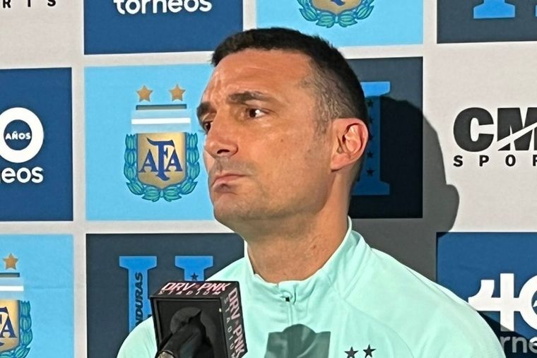 Scaloni aclaró su disgusto por una situación que vive la Selección argentina. Foto: Gastón Edul