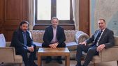 El gobernador de Salta, Gustavo Sáenz, el jefe de Gabinete, Manuel Adorni, y el ministro del Interior, Diego Santilli, reunidos en Casa Rosada. El gobernador de Salta, Gustavo Sáenz, el jefe de Gabinete, Manuel Adorni, y el ministro del Interior, Diego Santilli, reunidos en Casa Rosada.