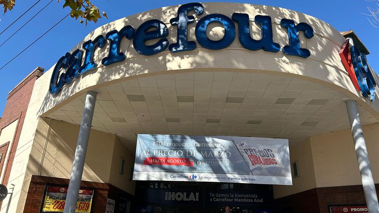 Uno de los supermercados con descuentos y promociones. Uno de los supermercados con descuentos y promociones.
