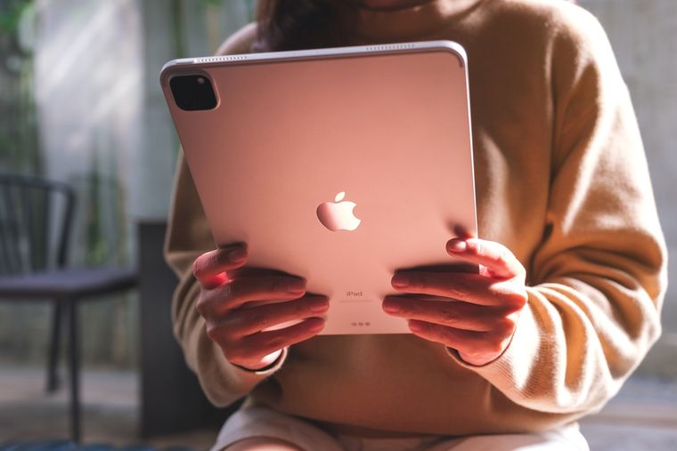 El potente Apple iPad destaca por su versatilidad en proyectos escolares complejos. El potente Apple iPad destaca por su versatilidad en proyectos escolares complejos.