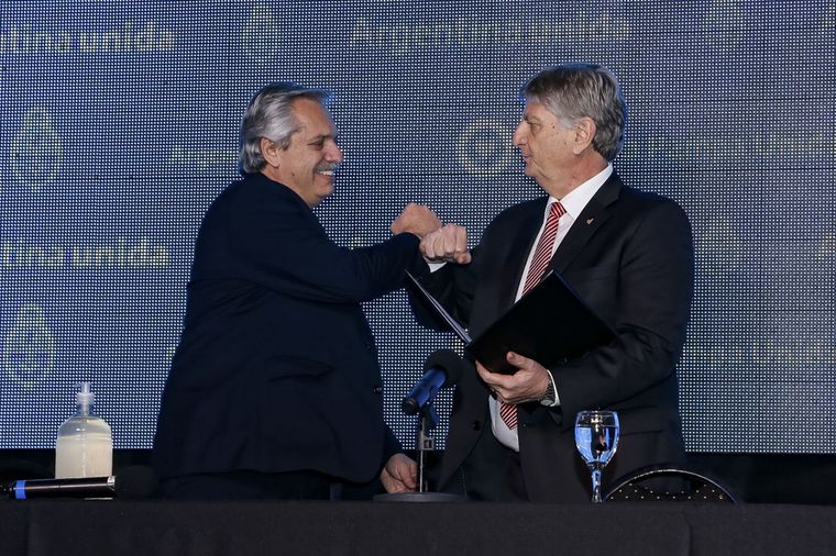 El presidente Alberto Fernández junto al gobernador de La Pampa, Sergio Ziliotto.