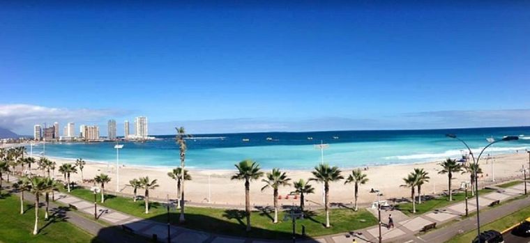 Playa Cavancha, la mejor playa de Chile para visitar en el fin de semana largo de marzo. Playa Cavancha, la mejor playa de Chile para visitar en el fin de semana largo de marzo.