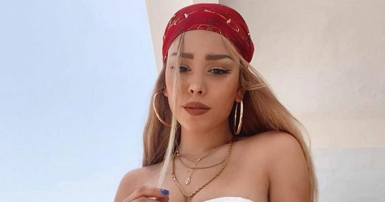 Foto: https://viapais.com.mx/mexico/2098925-danna-paola-sorprendio-con-su-look-y-arraso-en-los-kids-choices-awards/