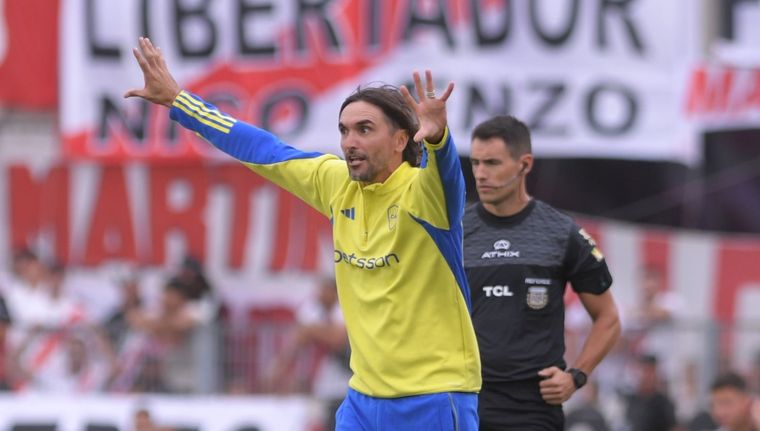 Diego Martínez tiene el once para enfrentar a River en Córdoba. Foto: Télam