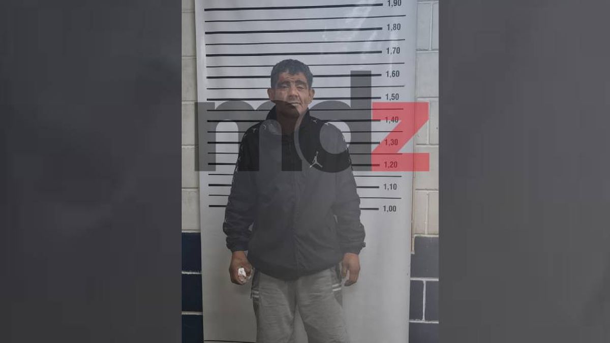 Manejaba una moto robada, choco contra una camioneta y terminó detenido