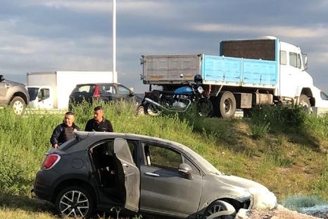 Un conductor sufrió una convulsión, perdió el control del auto y terminó en la banquina en el Acceso Sur Foto: Gentileza