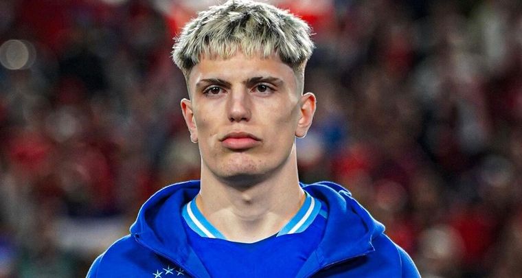 La foto de Garnacho con la camiseta de la Selección argentina. Foto: @garnacho7