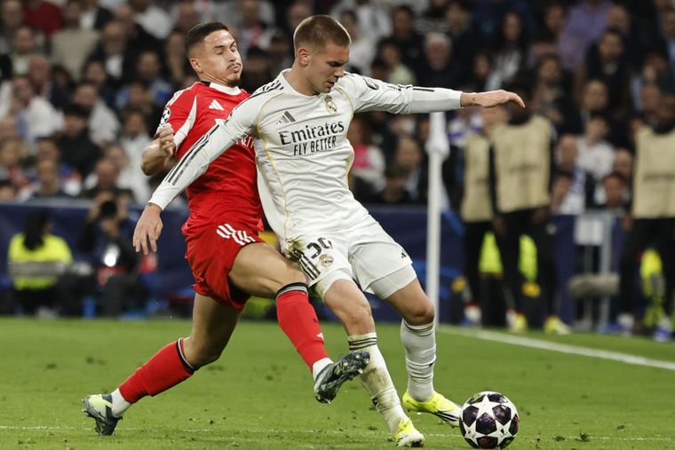 Real Madrid venció a Benfica en el Bernabéu y avanzó a octavos.
