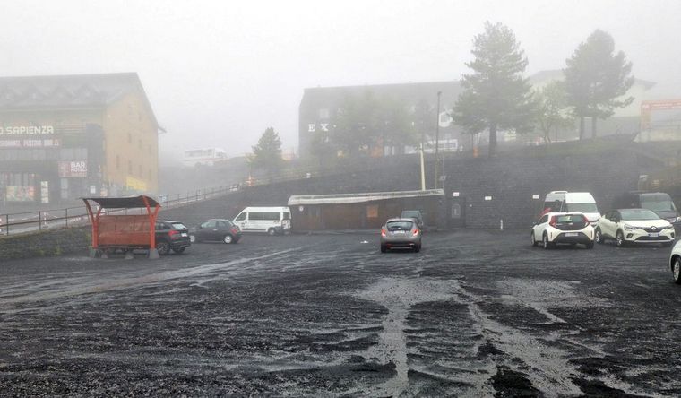Tras el terremoto, el volcán Etna, activo y que suele despedir cenizas, está siendo monitoreado. Foto: Efe. Tras el terremoto, el volcán Etna, activo y que suele despedir cenizas, está siendo monitoreado. Foto: Efe.