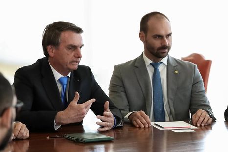 En Brasil, Jair Bolsonaro y sus hijos, en graves problemas con la Justicia.&nbsp;&nbsp;
