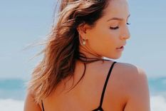 Carmen Villalobos destila belleza y estilo en todo su repertorio de fotos. Foto: Instagram @cvillaloboss