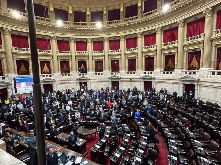 Diputados logran el quórum para iniciar la primera sesión especial tras el receso invernal.