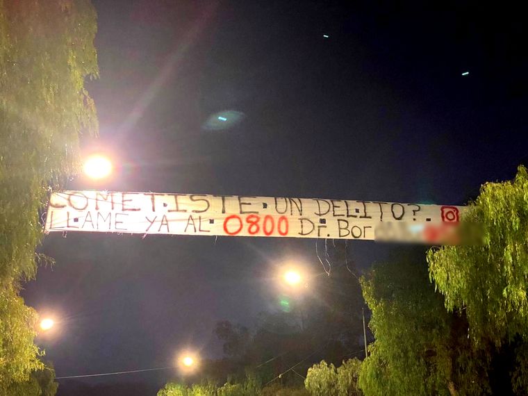 ¿Quién es el doctor? El mensaje apareció de un día para el otro y todos se preguntan quién lo colocó y qué quería decir.