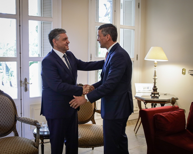 El jefe de Gobierno porteño, Jorge Macri, y el presidente Santiago Peña mantuvieron un encuentro en Paraguay. Foto: X Jorge Macri