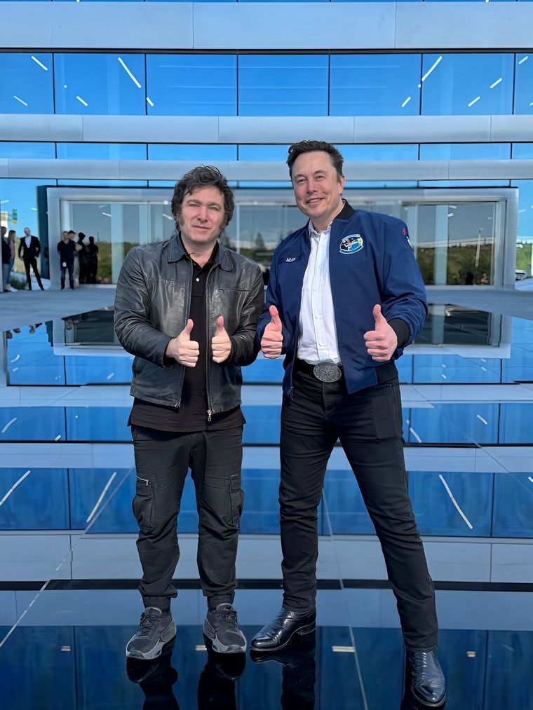 Javier Milei y Elon Musk, luego de su encuentro en la fábrica de Tesla, en Texas. Foto: X Milei