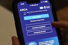 Este beneficio representa un alivio económico para muchos contribuyentes que realizaron compras en dólares durante el último año Foto: ALF PONCE MERCADO / MDZ