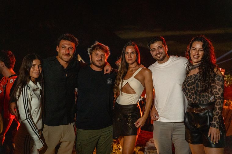 Agostina Majul, Rodrigo Isgró, Toti Goldman, Agus Vargas, Agustina Jara y María Vargas.