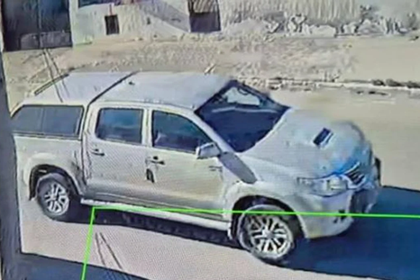 Una cámara en Comodoro Rivadavia captó la última imagen de la camioneta en la que se trasladaban los jubilados desaparecidos en Chubut. Una cámara en Comodoro Rivadavia captó la última imagen de la camioneta en la que se trasladaban los jubilados desaparecidos en Chubut.