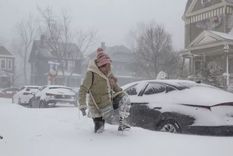 Unas 50 personas han muerto en EE.UU. durante el ciclón bomba que comenzó el sábado y cuyos efectos se sentirán hasta el miércoles. Foto: EPA