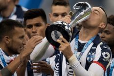 Funes Mori con la copa de campeón. Rayados de Monterrey Foto: Rayados de Monterrey Funes Mori con la copa de campeón. Rayados de Monterrey Foto: Rayados de Monterrey
