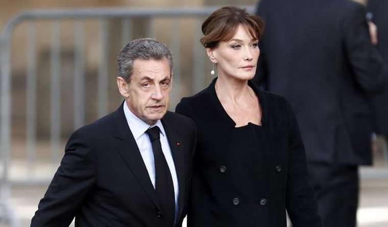 Nicolás Sarkozy y su esposa Carla Bruni soportan serias acusaciones de la Justicia de Francia. Foto: Efe.