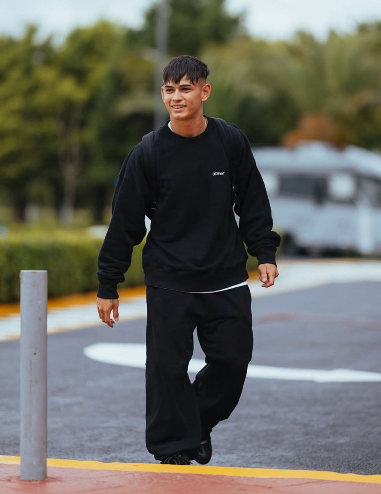 Julio Soler. Así llegó la Selección Argentina a Ezeiza. Julio Soler. Así llegó la Selección Argentina a Ezeiza.