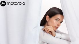 Motorola y Pantone presentan Cloud Dancer, el nuevo color del 2026. Motorola y Pantone presentan Cloud Dancer, el nuevo color del 2026.