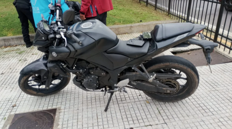La moto en la que los delincuentes se trasladaban La moto en la que los delincuentes se trasladaban