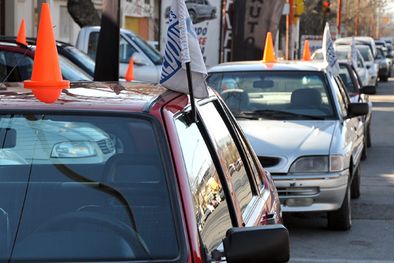 MDZol | El estacionamiento, sólo frente al local de ventas. Foto: Mediamza.com