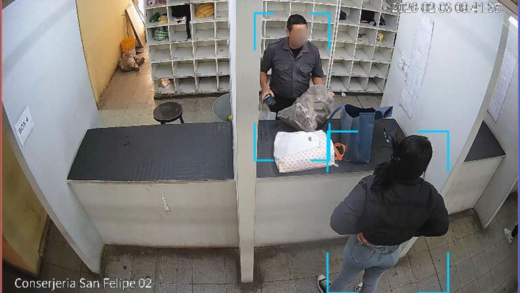 El momento del secuestro de los celulares y chips.&nbsp;