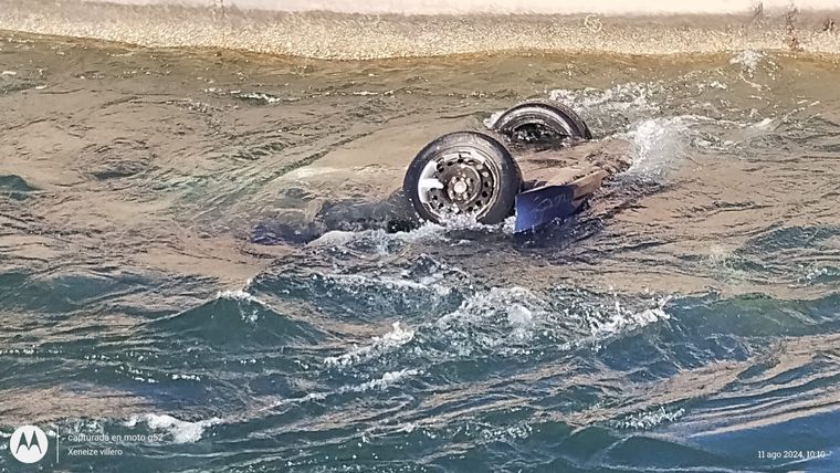El vehículo cayó en un canal de San Rafael y una mujer murió ahogada Foto: Ministerio de Seguridad de Mendoza