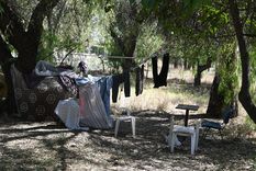 Familias viven a orillas de la Costanera de Mendoza. Foto: ALF PONCE MERCADO / MDZ